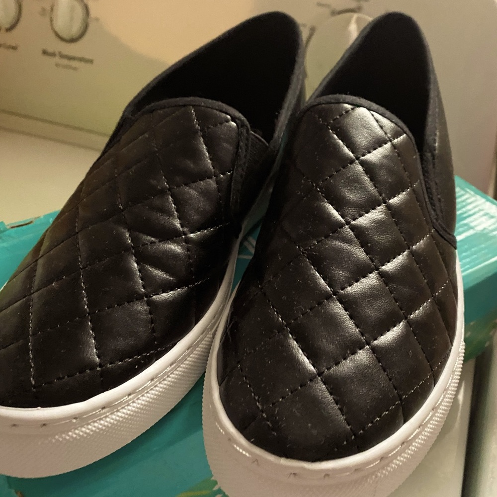 Brand new Anna size 8.5, black with white bottom
